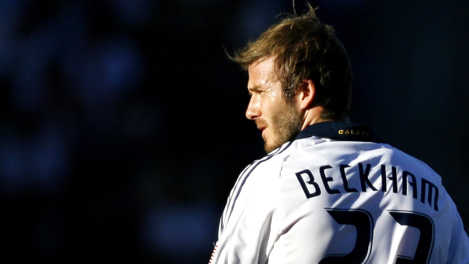 开云体育官方下载-新型空气动力学装置助力赛车突破极限，运用空气动力学的跑车