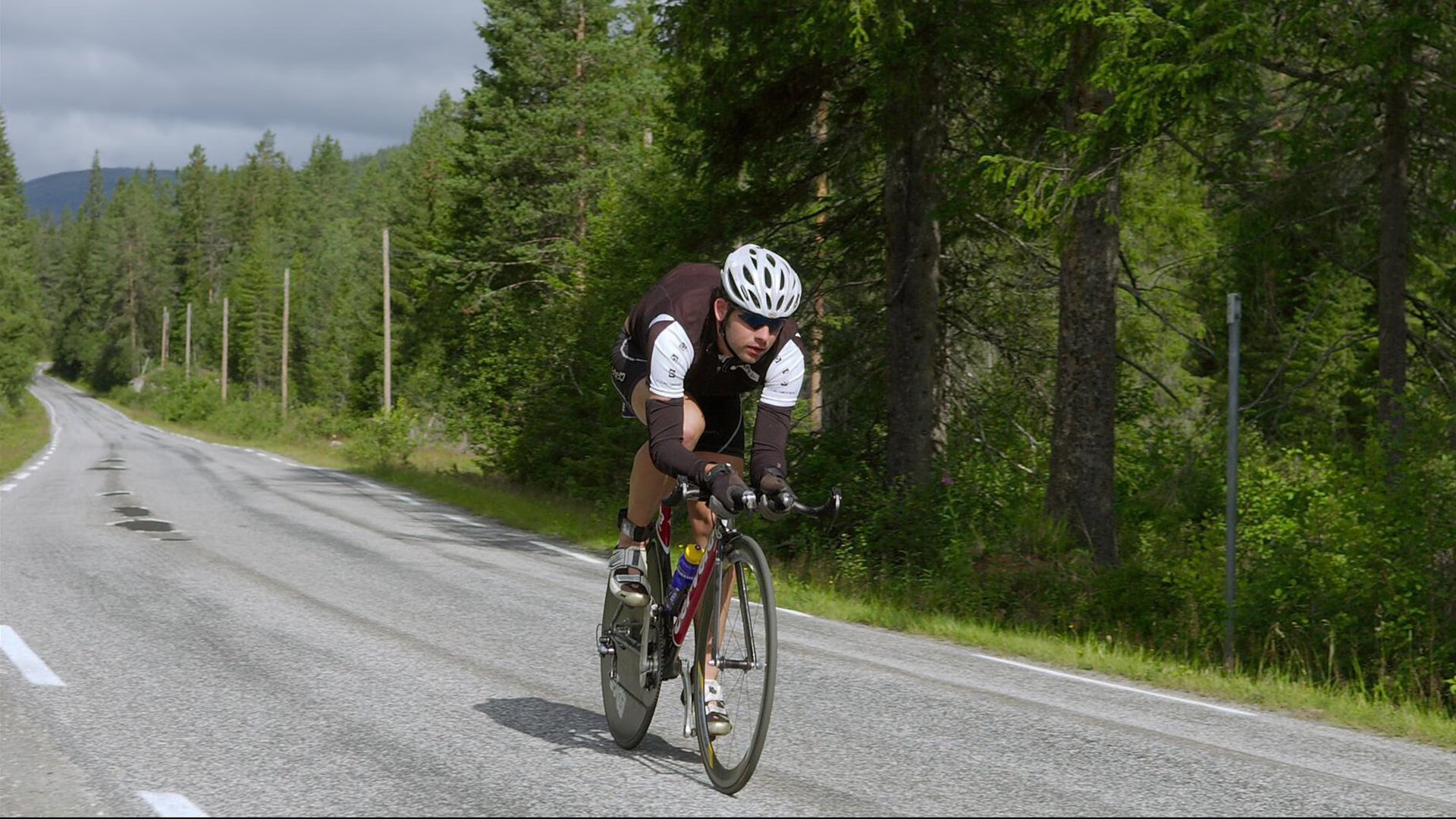 维克托·文班亚马为法国男篮在奥运热身赛中砍下24分