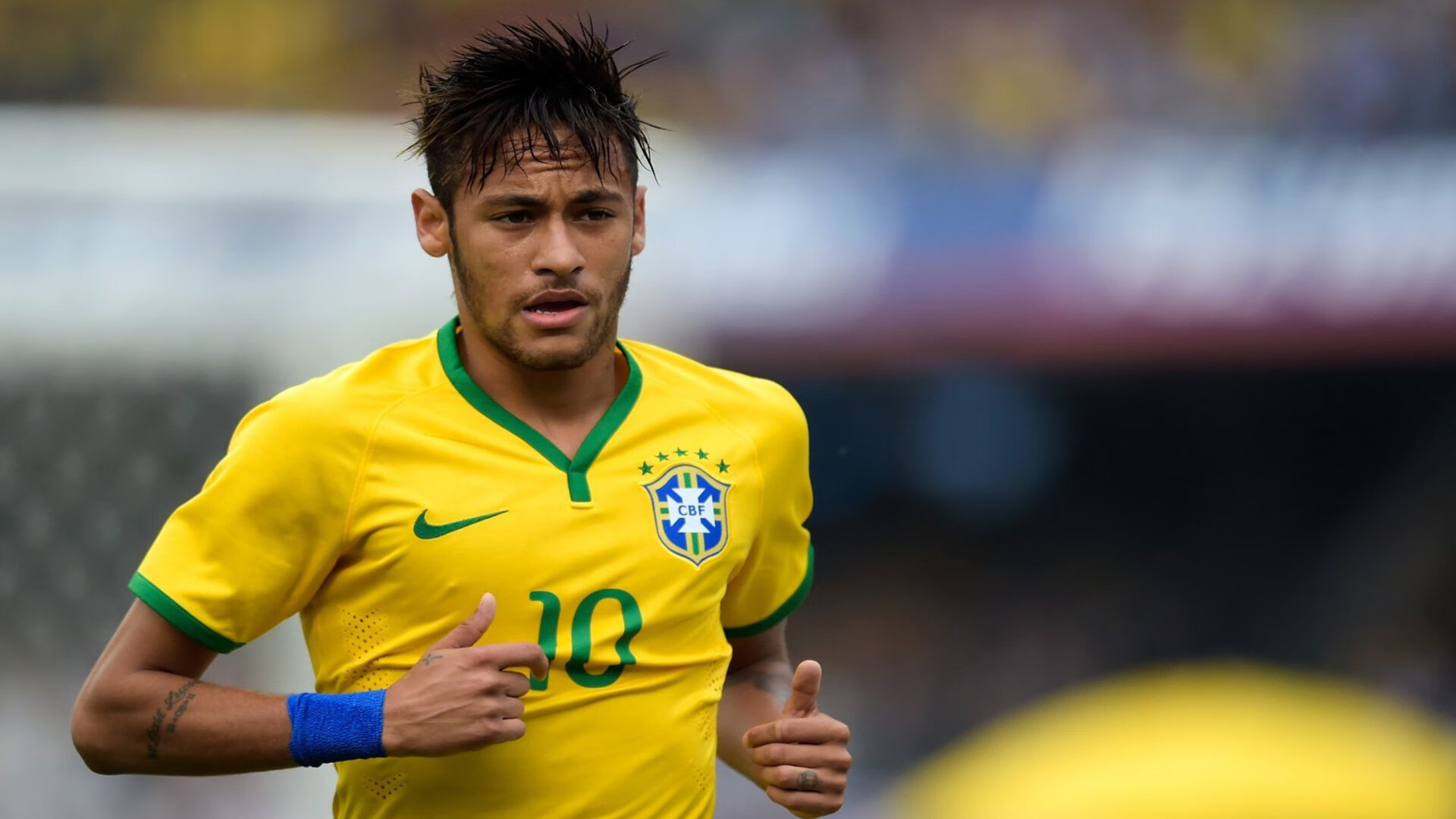 西甲：皇马在客场2-0完胜巴萨，领跑悬念持续升高，皇马2-1战胜巴萨登顶